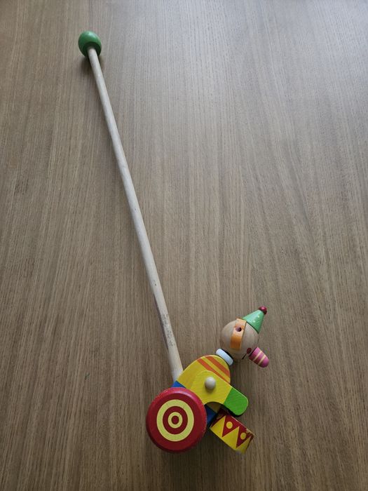 Zabawka drewniana do pchania, pchacz