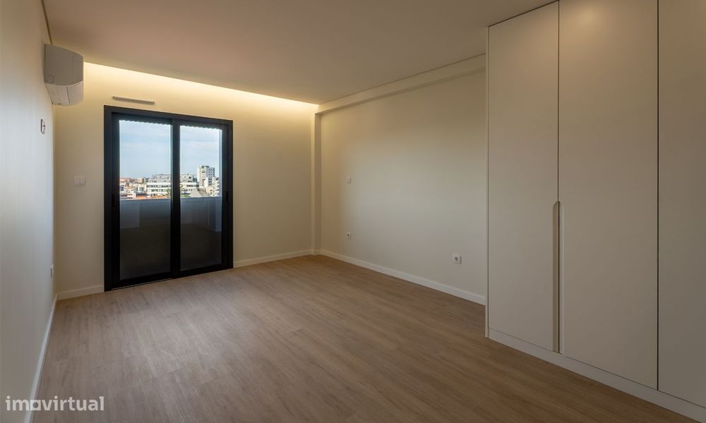 Apartamento T3 com ampla varanda e garagem