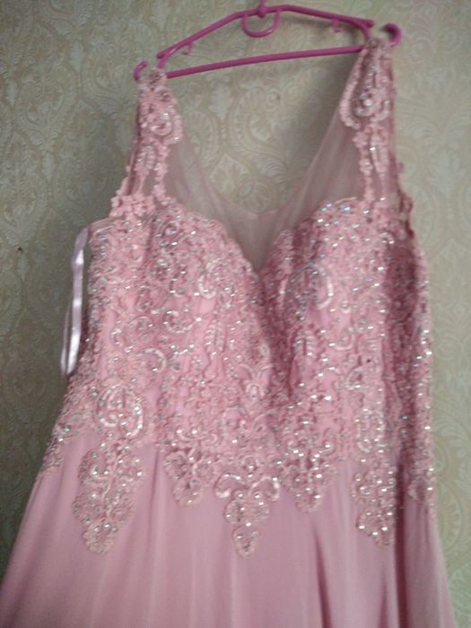 Продам сукні на випускний