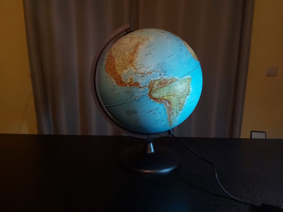 Globo terrestre iluminado - NOVO