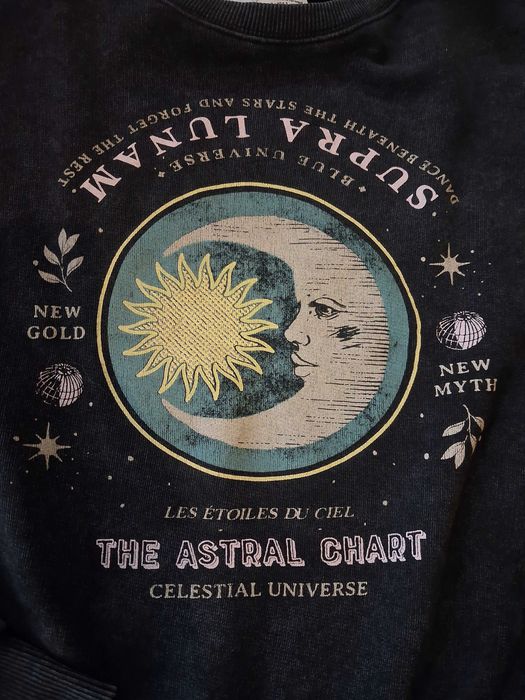 Pull & Bear bluza z motywami astrologcznymi dla zodiakary