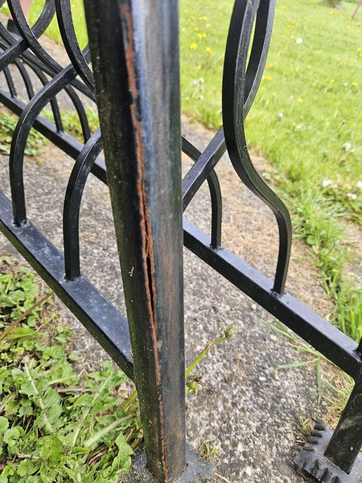 Balustrady-barierki na schody kute