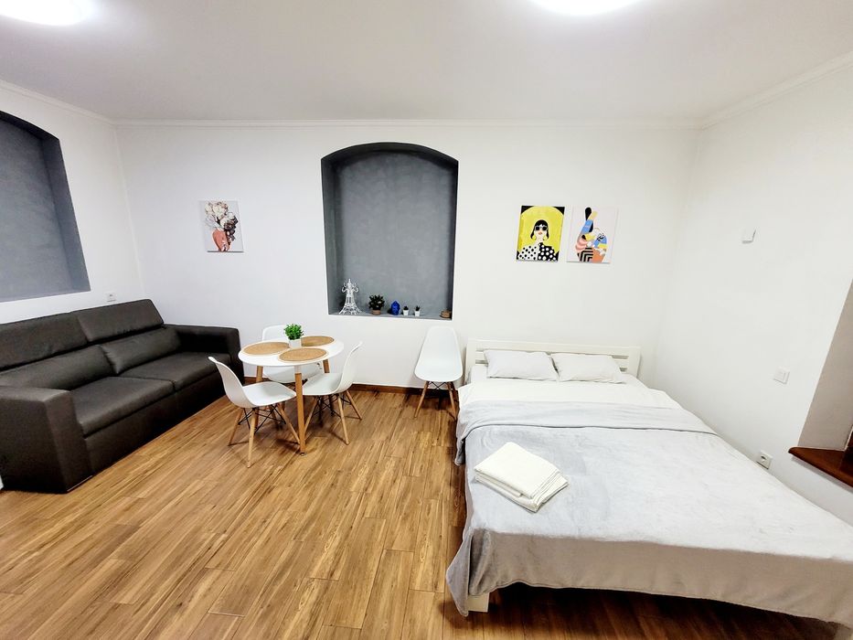 Подобово Львів , центр, пл. Я.Осмомисла, поруч пл. Ринок. Оперний.