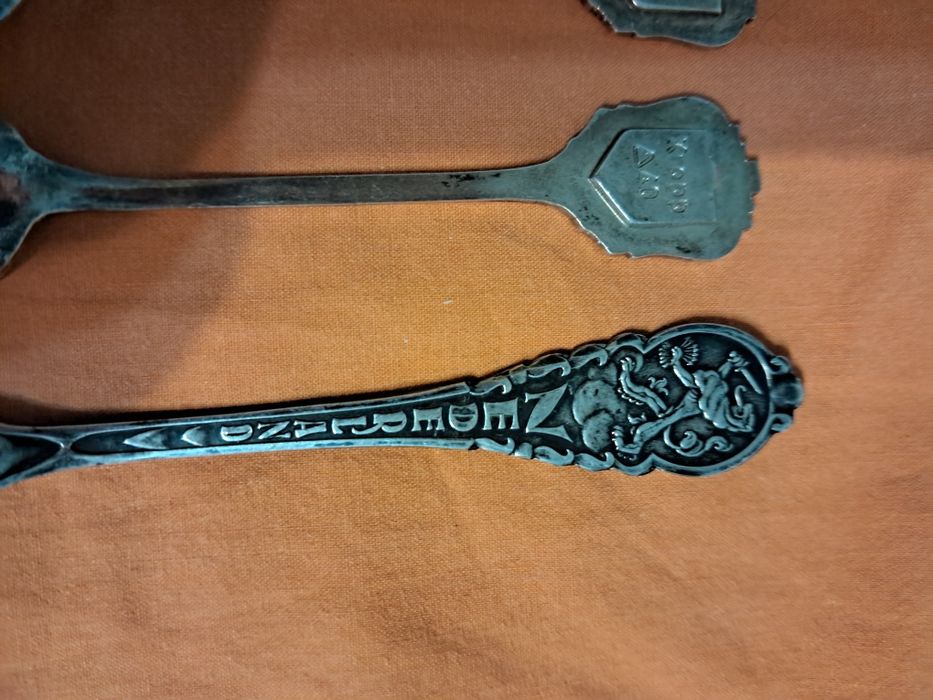 Srebrne łyżeczki kolekcjonerskie .