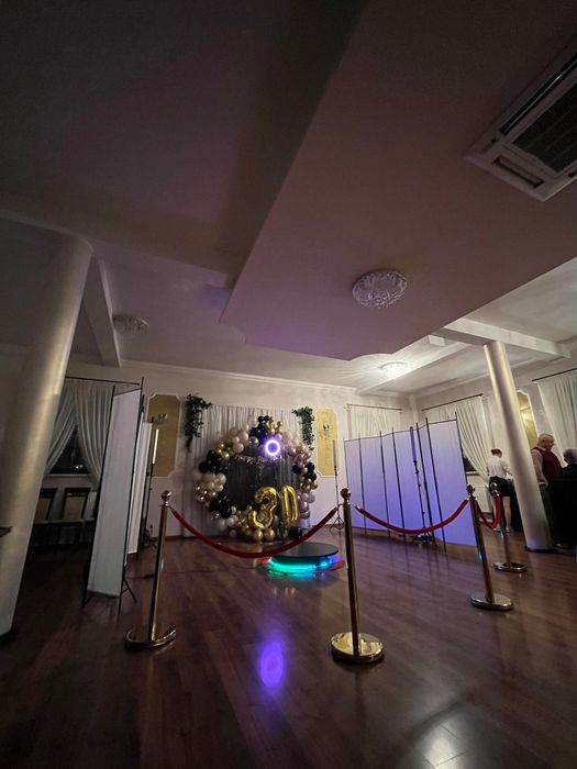 Fotobudka 360 - Uchwyć Chwile w Pełnym Kadrze!