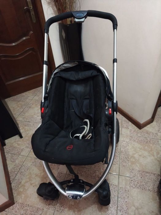 Carrinho de bebê com baby Cook