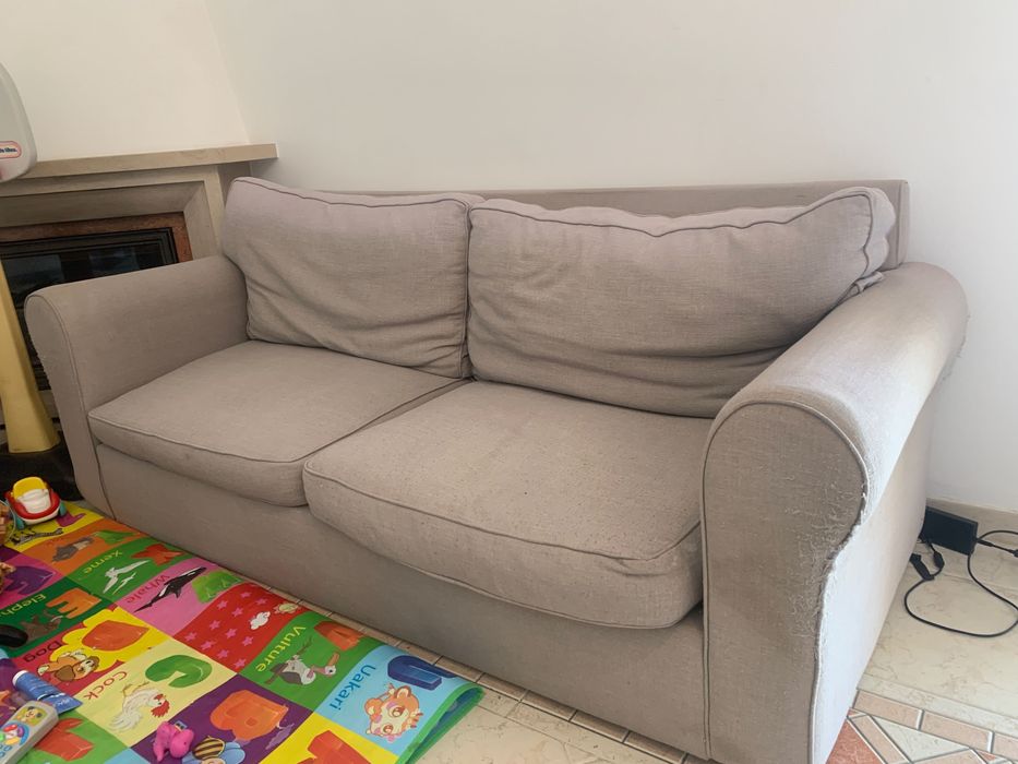 DOIS SOFÁS - diferentes tamanhos