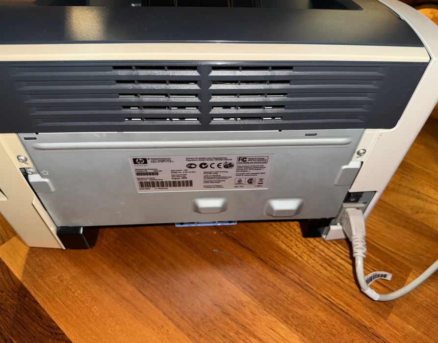 Продам легендарный лазерный принтер HP LaserJet 1022 картридж, кабеля