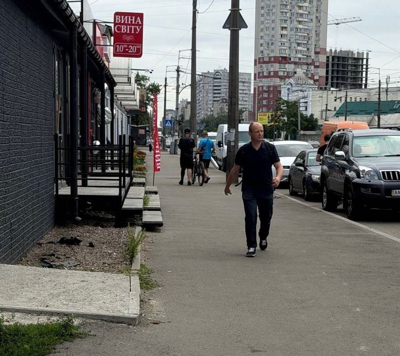 Оренда приміщення, фасад, перший поверх, трафік, поряд мережеві орендарі