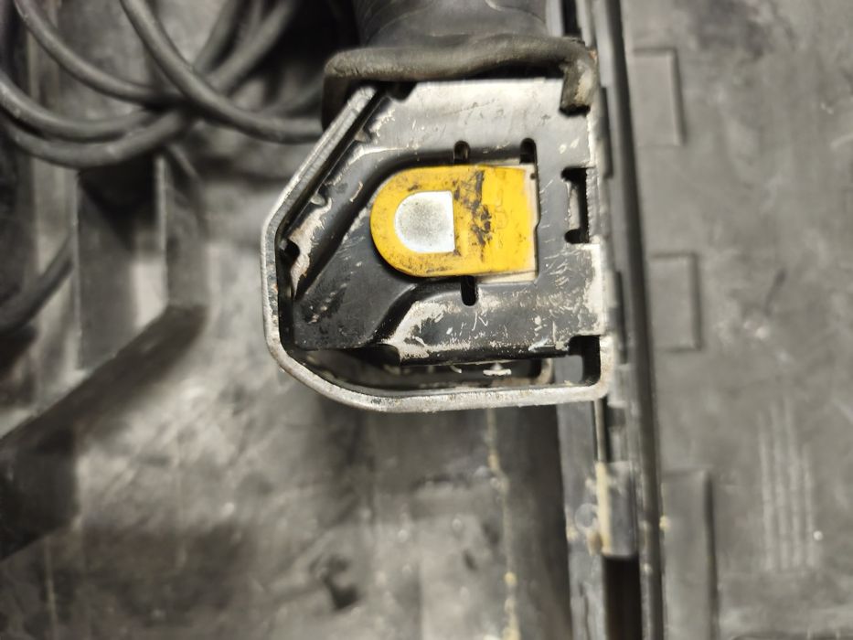 DeWalt DWE 305 - Piła szablasta