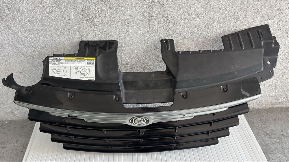 Conjunto Grelha / Suporte Frontal Chrysler Voyager / Grand Voyager IV — OEM Mopar