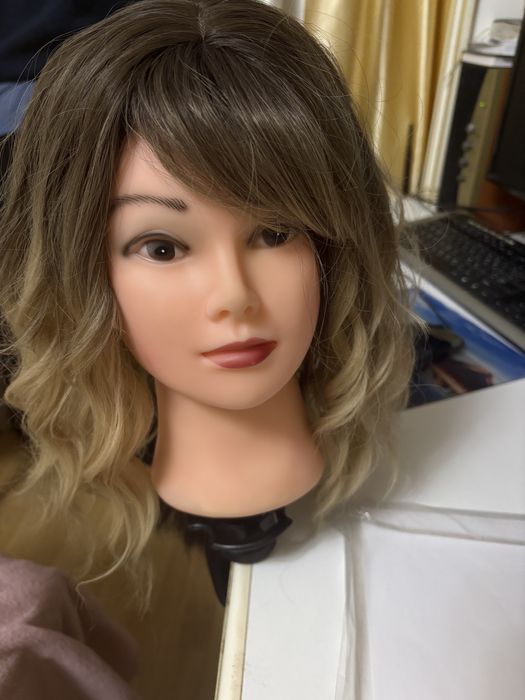 Парик с челкой  и локонами   в стиле Taylor Swivts