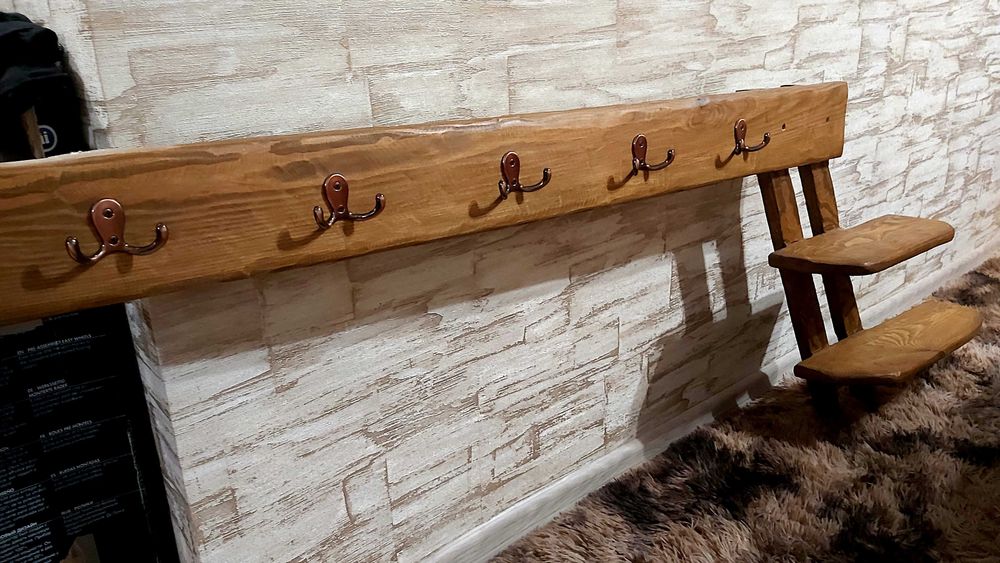 Вішалка з поличками для одягу в приходу.  Дерево.