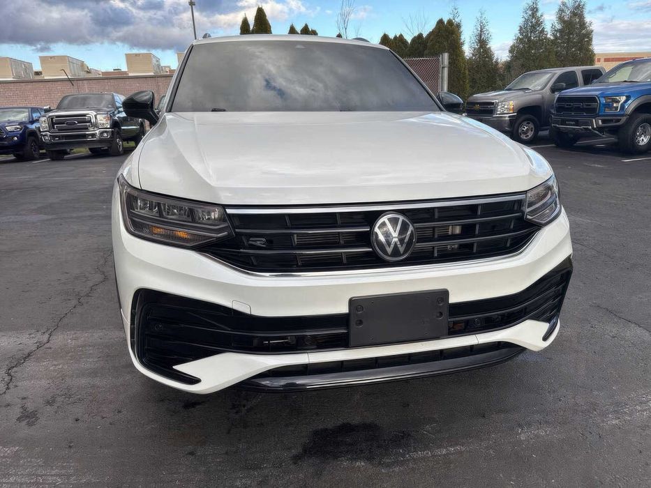 Volkswagen Tiguan SEL R-Line 4Motion      2024