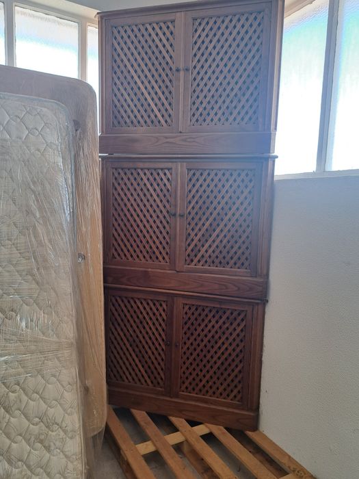 Móveis de madeira de canto