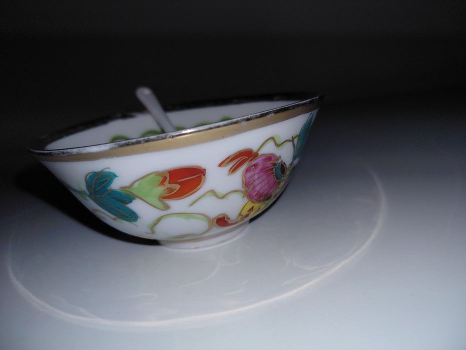 Tigela chinesa + Colher em porcelana - Linda
