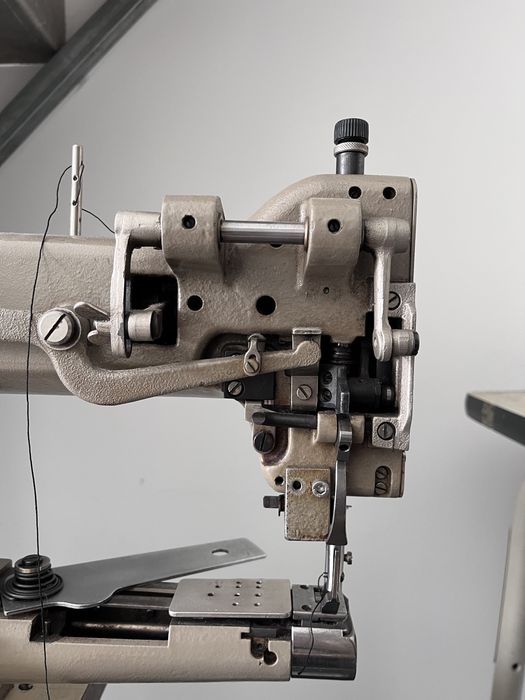 Máquina de Costura Industrial Braço Triplo Arrasto