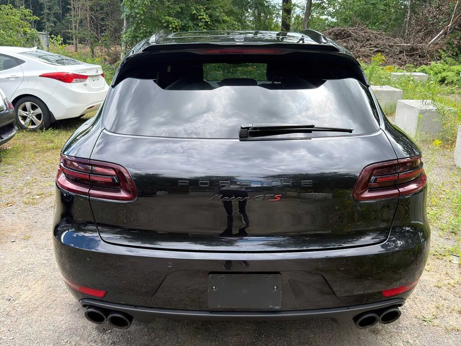 Porsche Macan      2017
