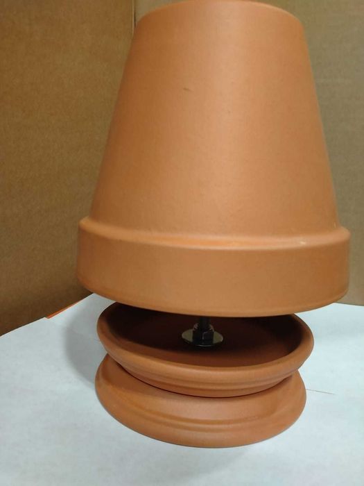 Kominek z doniczek ceramicznych