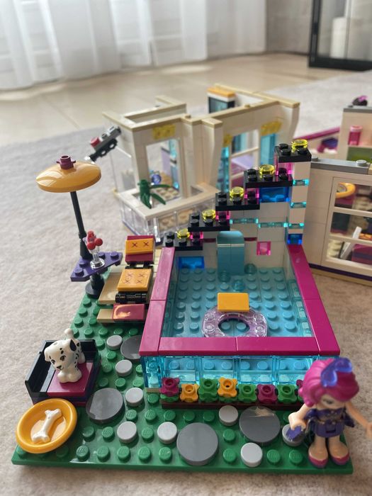 LEGO Friends 41135 Dom gwiazdy pop Livi. Komplet (597 el), instrukcja.