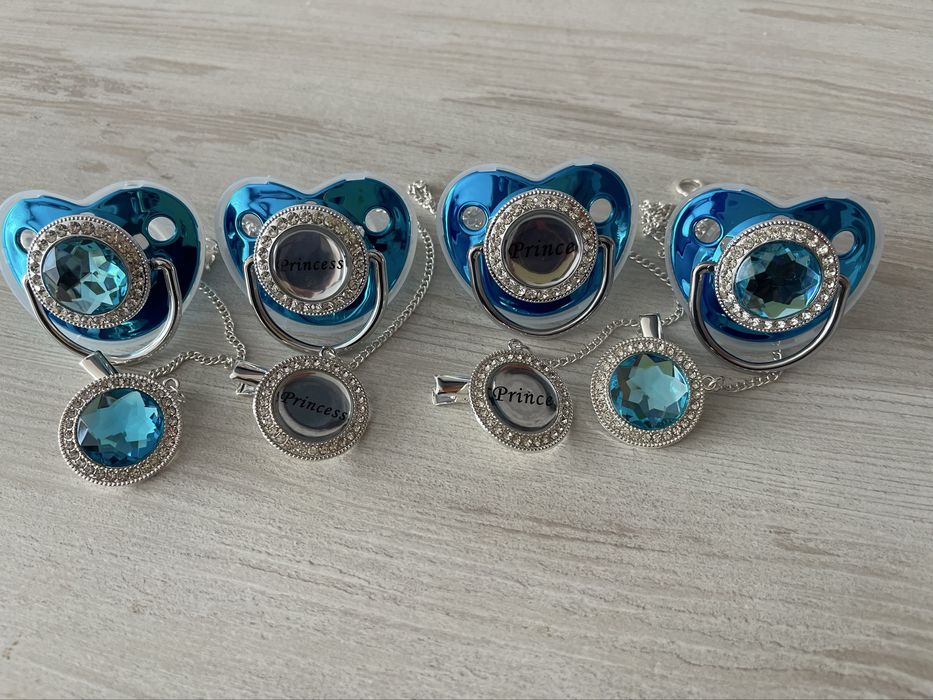 Новогодняя акция! 1+1=3! Соска в стразах с держателем!