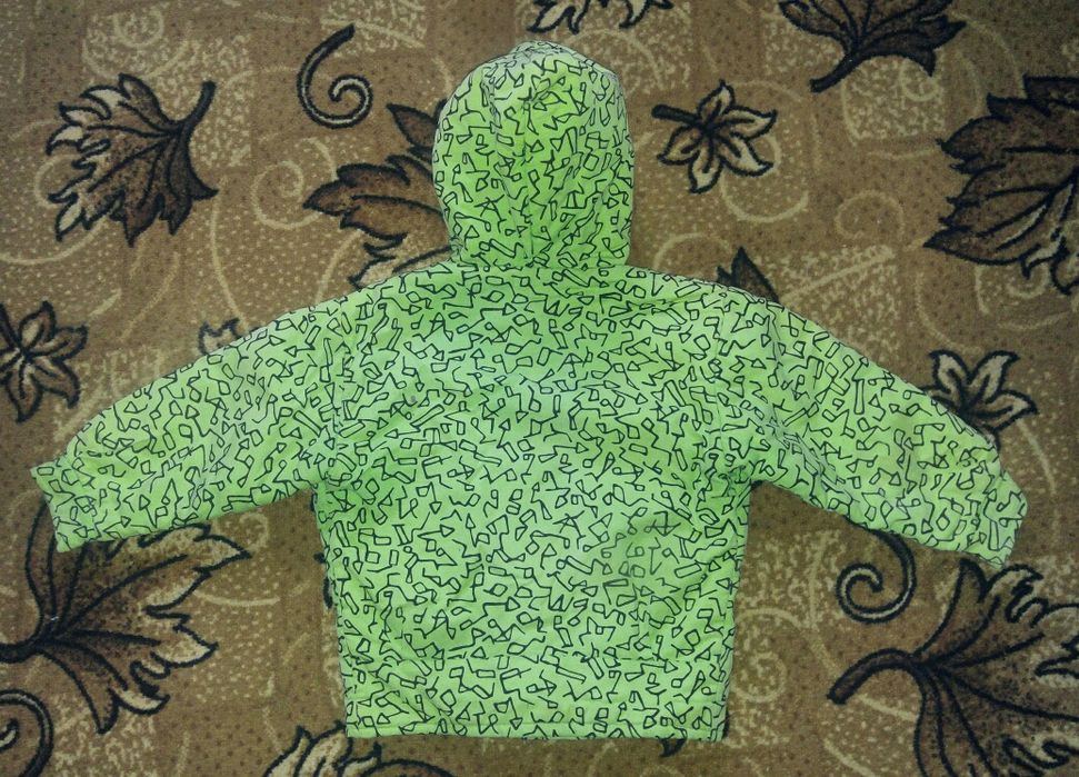 Курточка на девочку демисезонная.