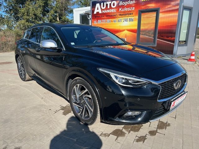 Infiniti Q30