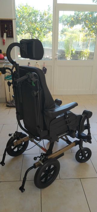 Cadeira de rodas - Rea Clematis Pro - Invacare