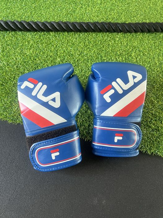 Luvas e escudos de boxe