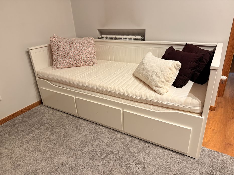 Cama Ikea (serve como sofa)