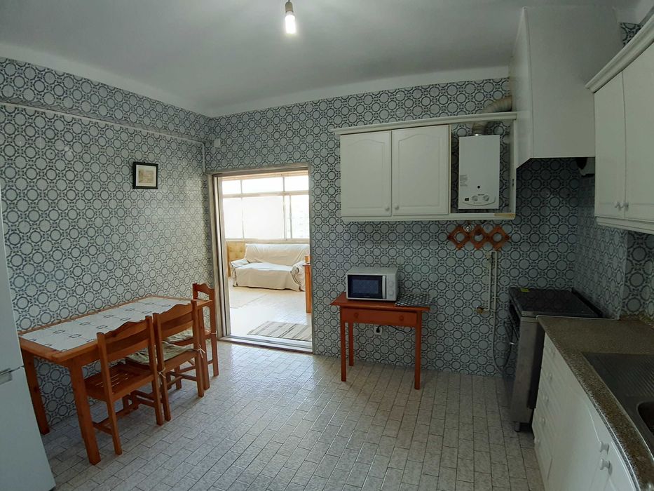 INVESTIDORES! Apartamento T4 a 100m da Universidade da Covilhã