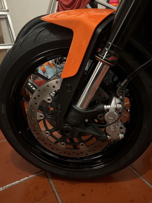 Moto KTM Duke 790