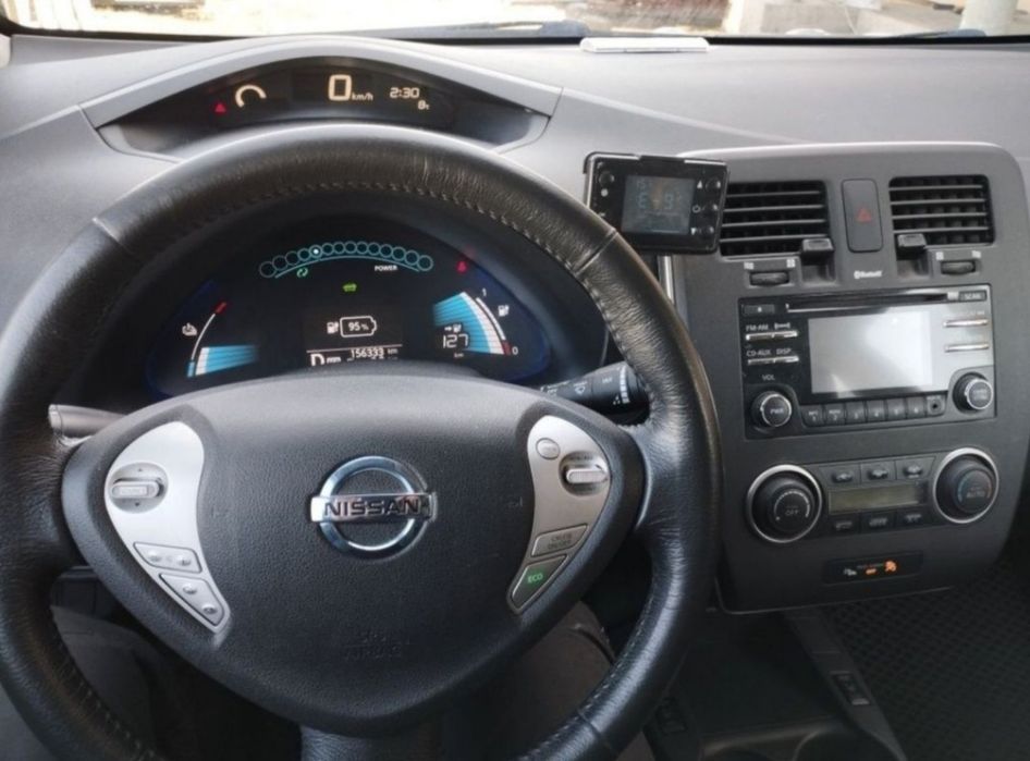 Продам Nissan Leaf