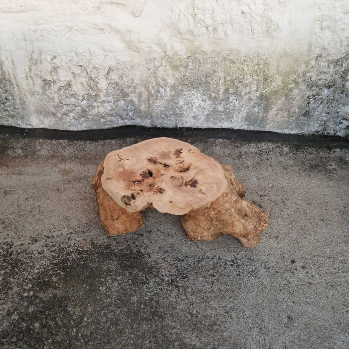 Mesa de centro natural, Pedaço de madeira, freixo maciço
