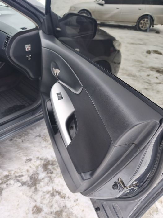 Продам TOYOTA Corolla