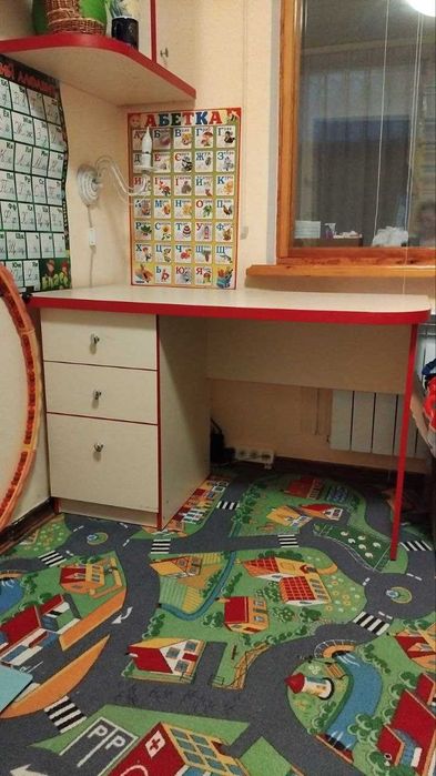 Стол письменный для школьника