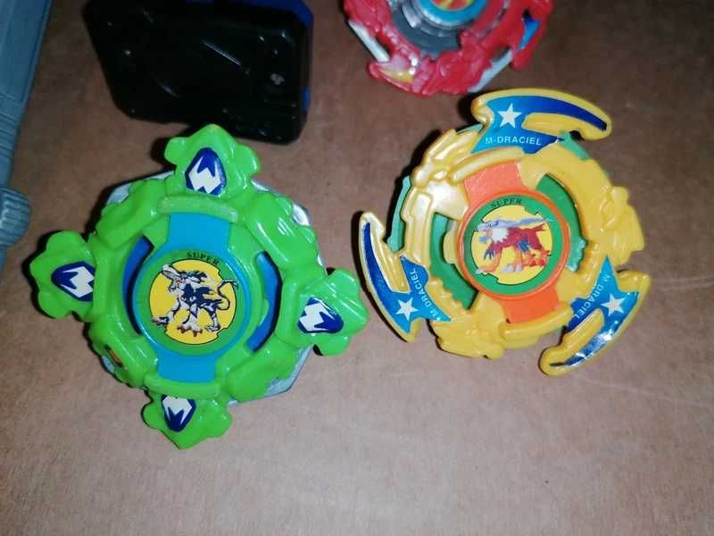 Conjunto de Beyblades Antigos