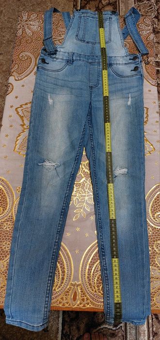 Віддам штани на дівчинку.