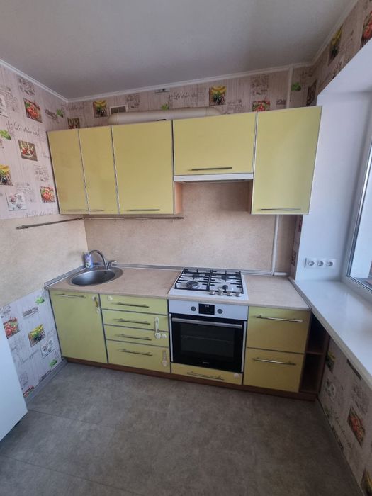 Продам видову велику 1 ком. Квартиру в центрі Хортицького району