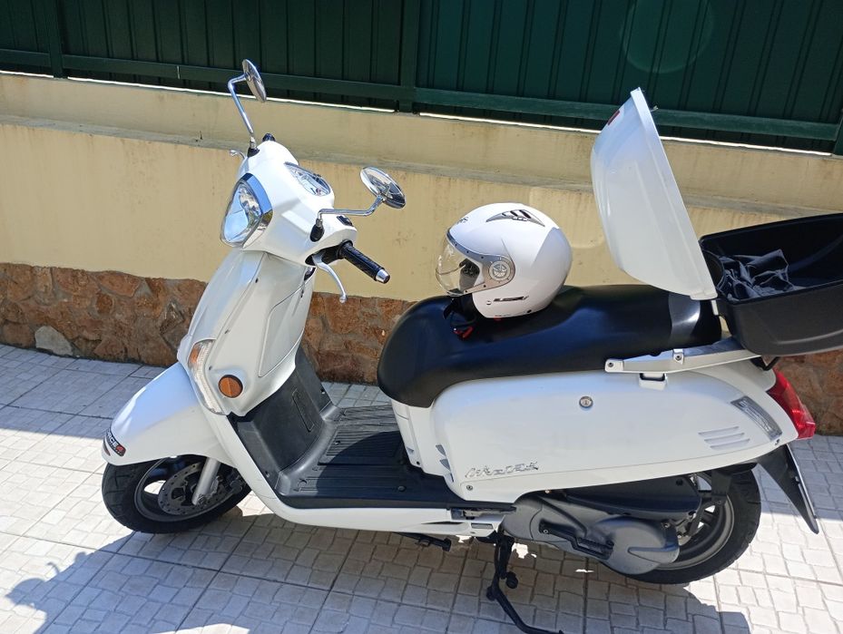 Vendo motorizada kynco like 125cc de 2015 com   20500 km