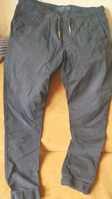 Czarne joggery bawełniane Reserved r.33