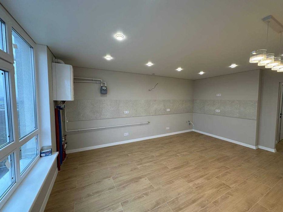 Хороша двокімнатна квартира на Виставці. Свіжий ремонт.