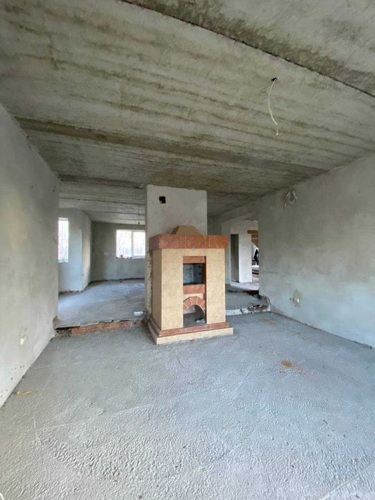 Продається будинок з зем діл в затишній місцевості готовий до ремонту