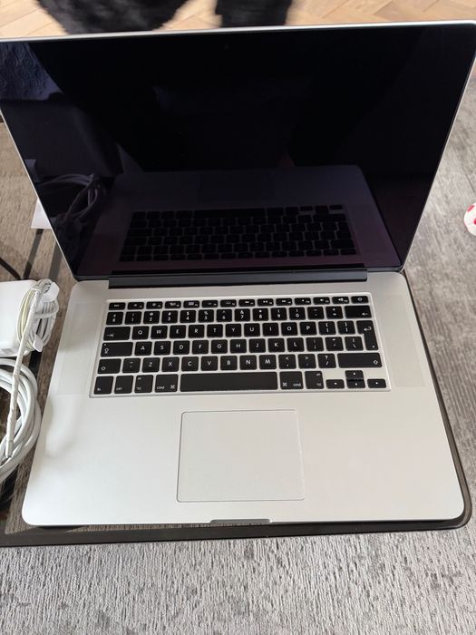 macbook pro 15 i7 16GB, 250GB