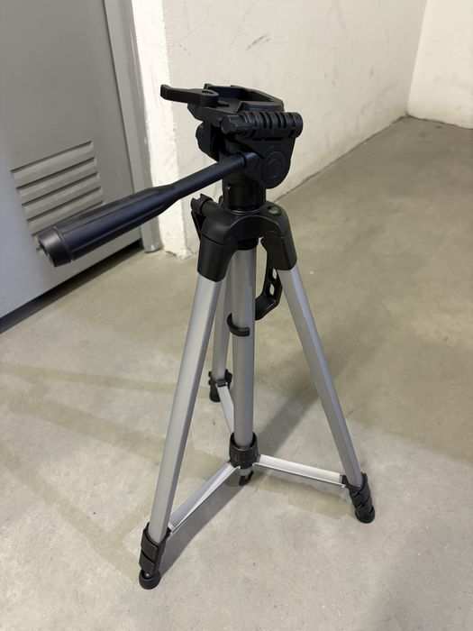Tripé para máquina de filmar ajustável em altura