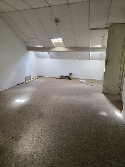 Apartamento T2 Duplex no Cacem com Áreas Amplas na Rua de Angola, Cac