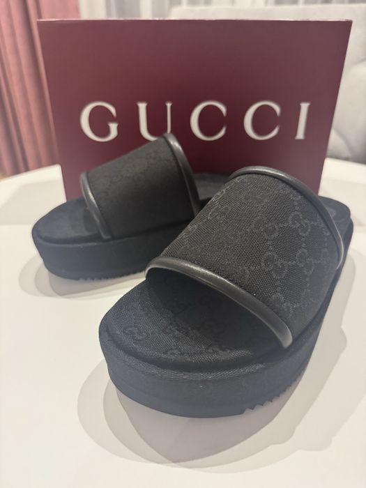 Klapki czarne Gucci