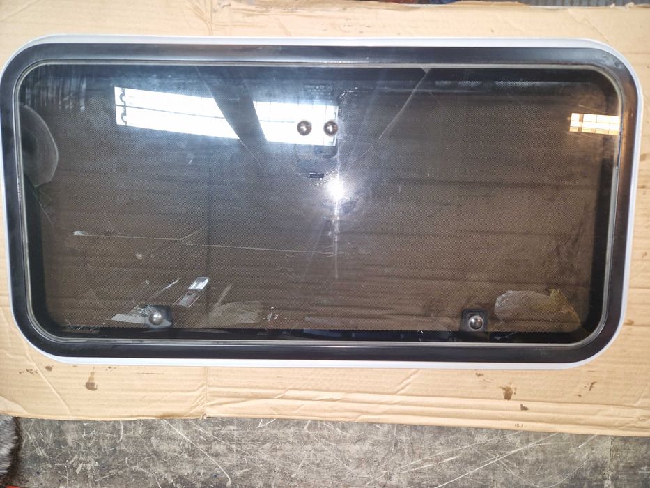 Szyberdach uniwersalny Voelm 76 x 38 cm BUS ZABUDOWA Camper