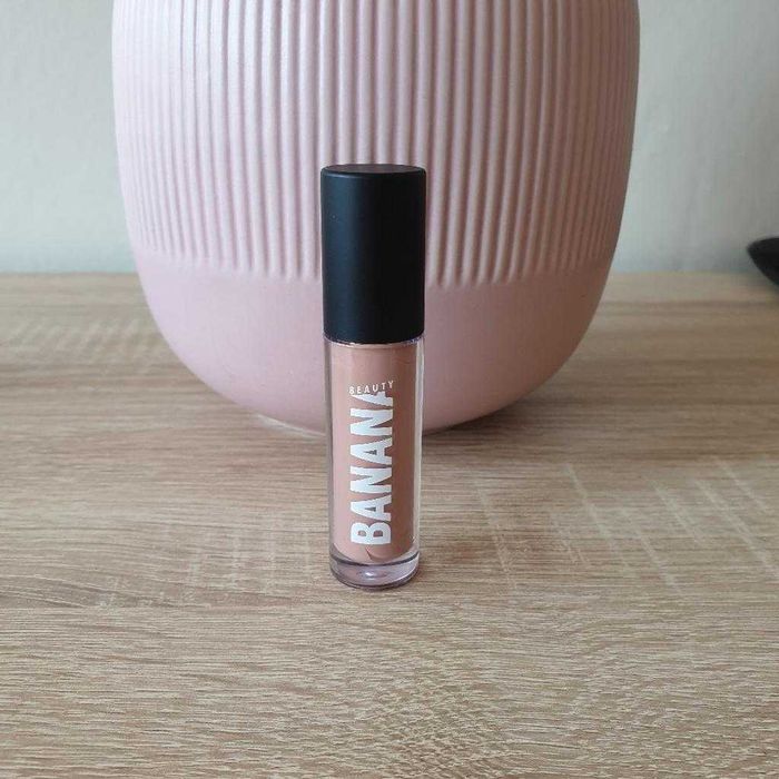 Błyszczyk Banana Beauty Shake it off! Nude brązowy pomadka shake off
