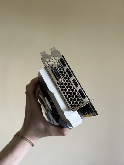 Артефакти! GTX 1070 GameRock Palit 8Gb Відеокарта